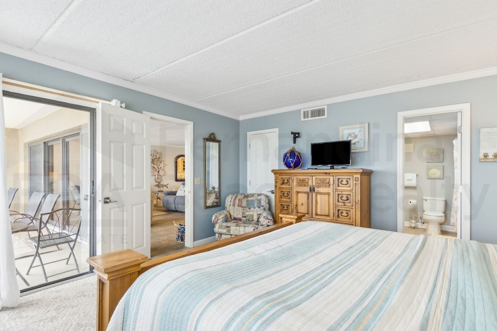667 Amelia By The Sea 3 Bedroom Condo