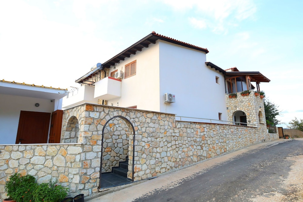 Hill Suites