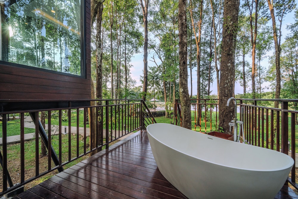 High Tree Resort Co.,Ltd.