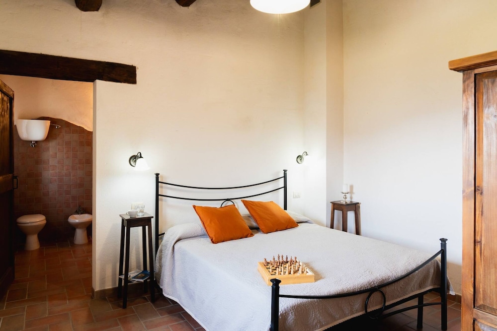 Ca Quattrocchi 10 3 by Marche Holiday Villas