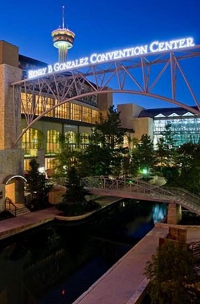 Dazzling 3 BR 2 BA Home Near Downtown Tower Americas view 4