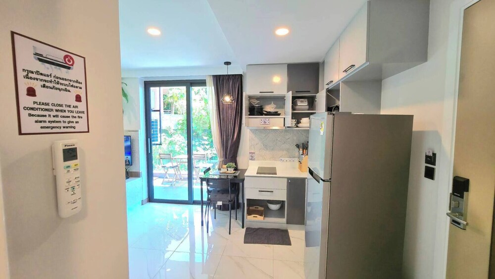 Room-a301- 1 Bedroom Corner Condo Forest