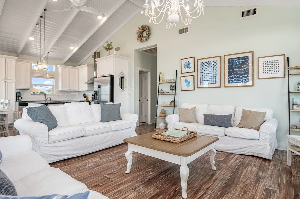 Chillax Inn 3 Bedroom Home by RedAwning
