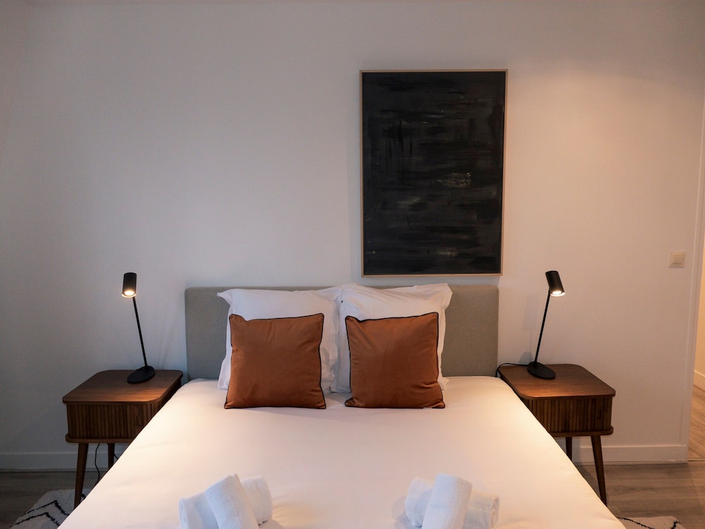 Copernic Right Luminous 2BR Apartment in Paris