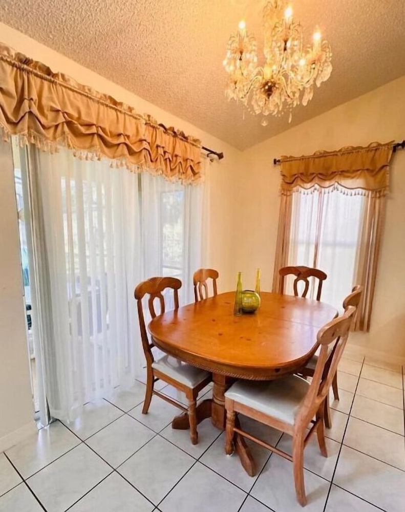South Facing W/ Private Pool & Spa
