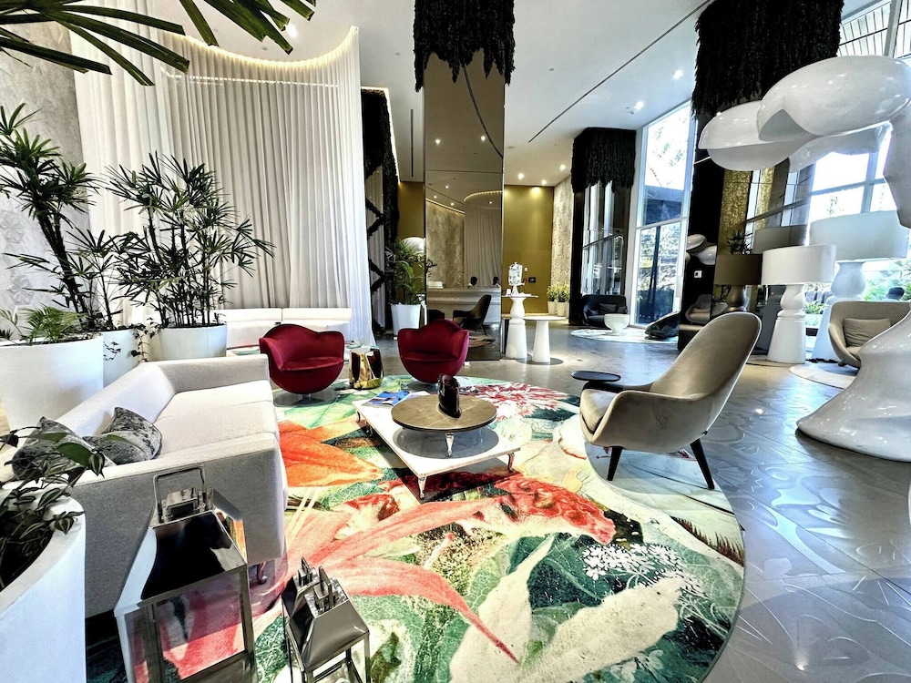 Luxury apt in Panama City 2 Rooms 3 Baths & Office