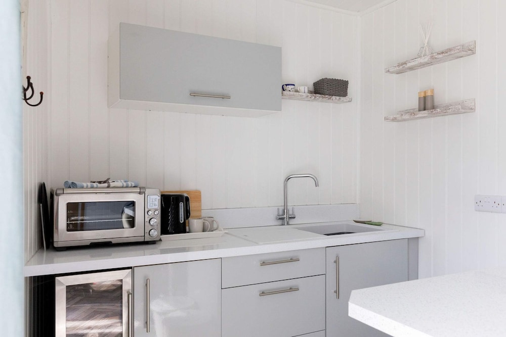 Cosy Cabin Retreat Close to Beaches