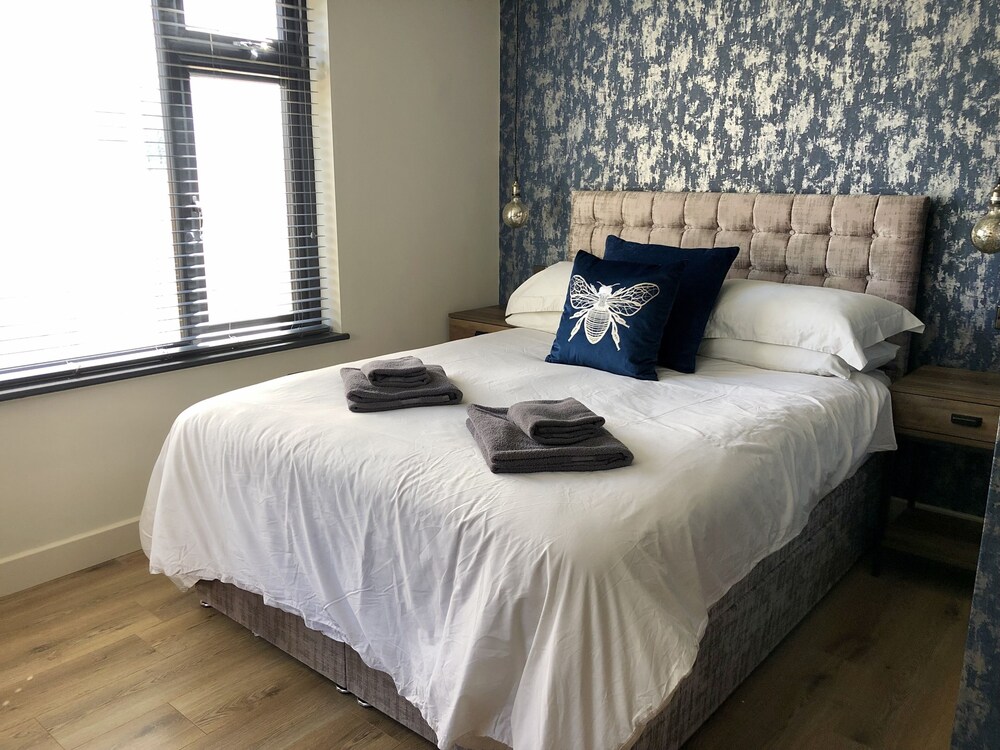 Captivating 5-bed House in Porthleven view 5