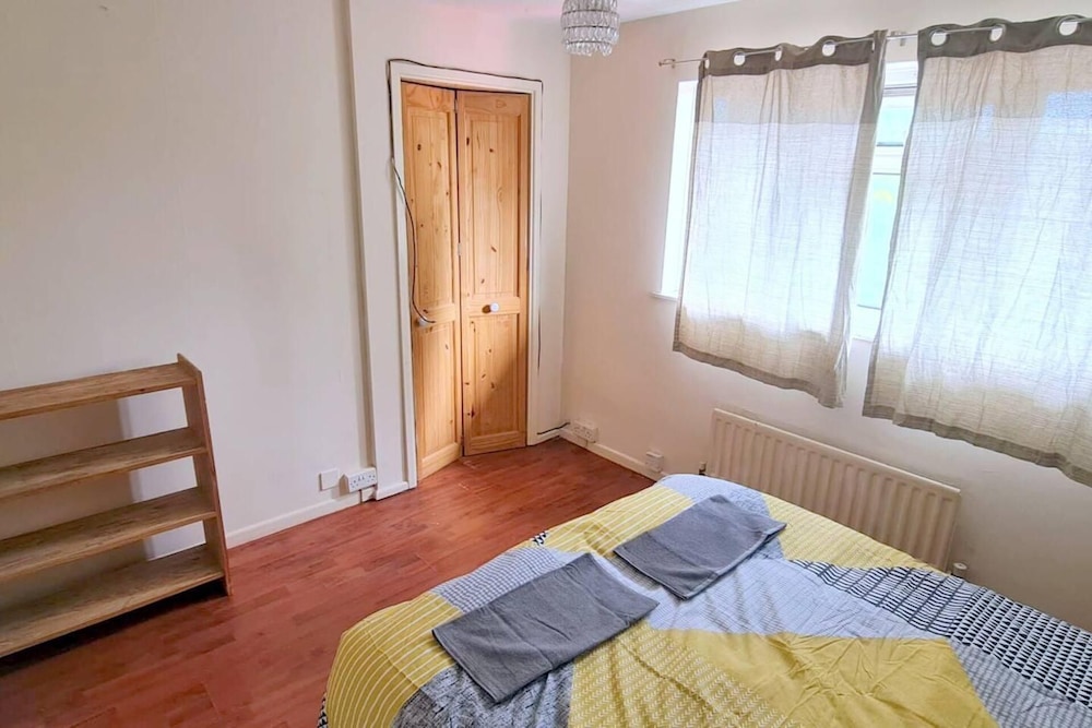4-bed House in South London view 2