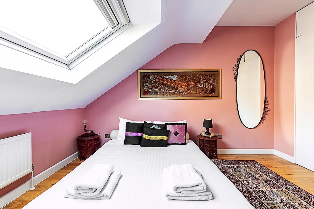 Stylish & Spacious 3-bed Home in Vibrant Bow
