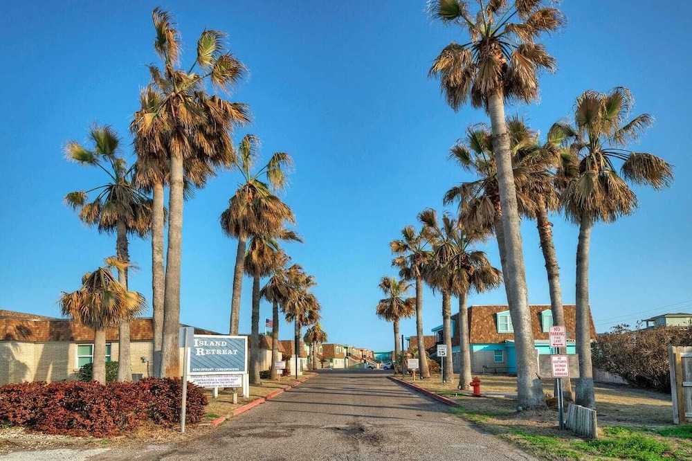 Gulf Views + Pools, Tennis, Pickleball & Beach Access Awesome Beachfront by Avantstay