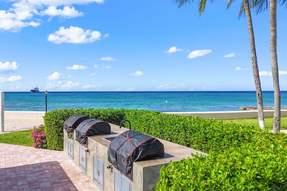 New Remodel Ocean View Pool 75 TV Sleeps 6