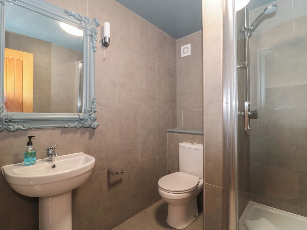 Suite 2