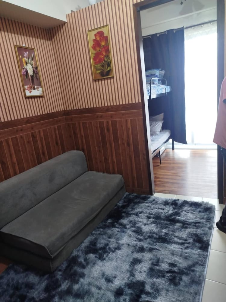 R's House Of Happiness