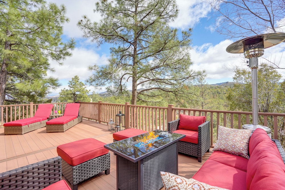 Mtn Views & Multi-level Deck: Prescott Paradise!