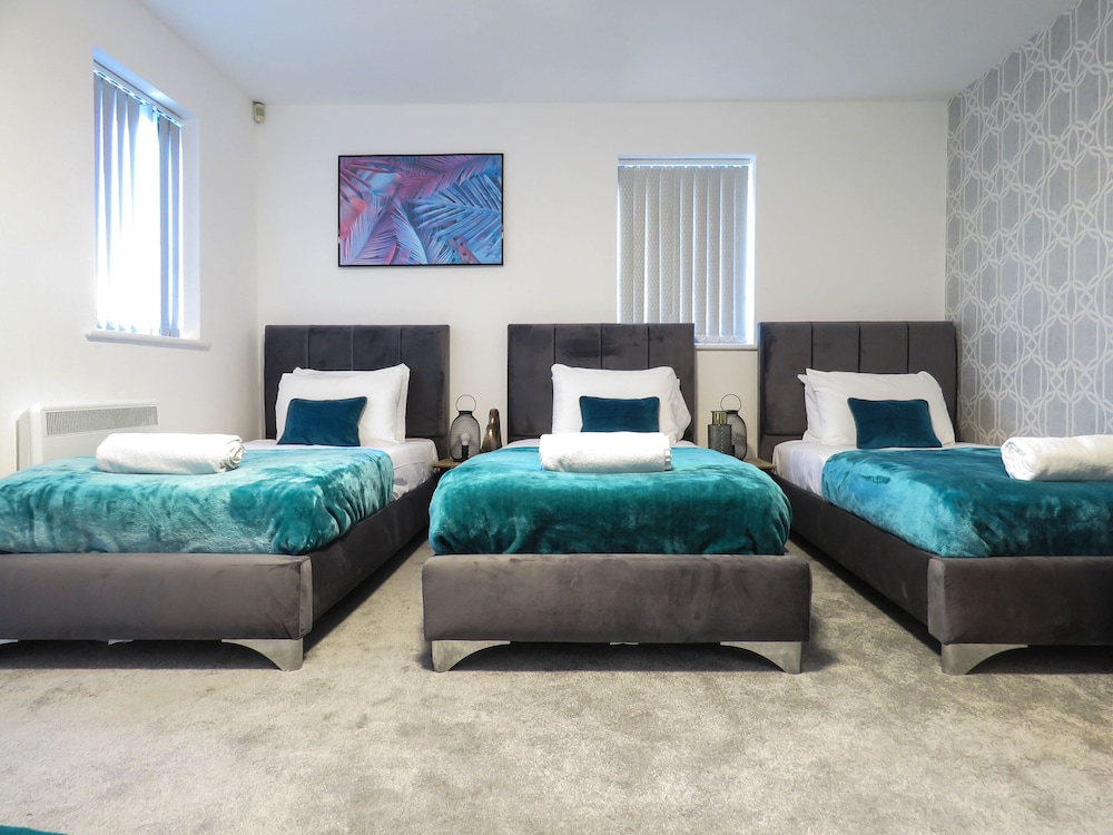 Tudors eSuites City Centre Apartment view 3