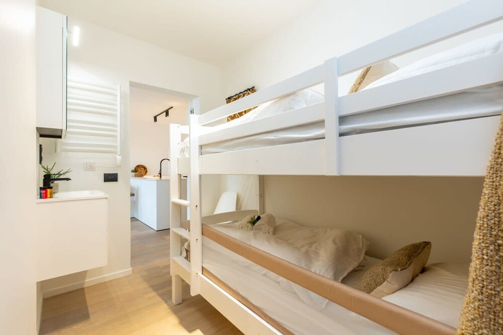 Renovated Apartment With sea View and Parking