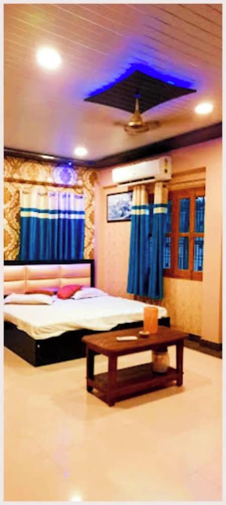 Hotel HR Kashi Viswanath Temple