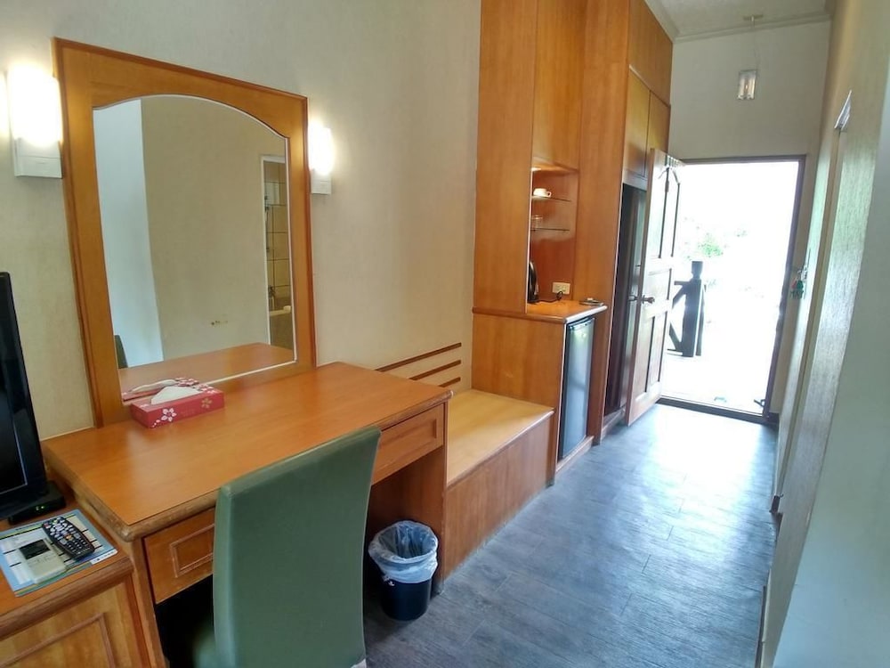 Fangchen Hot Spring Resort view 4