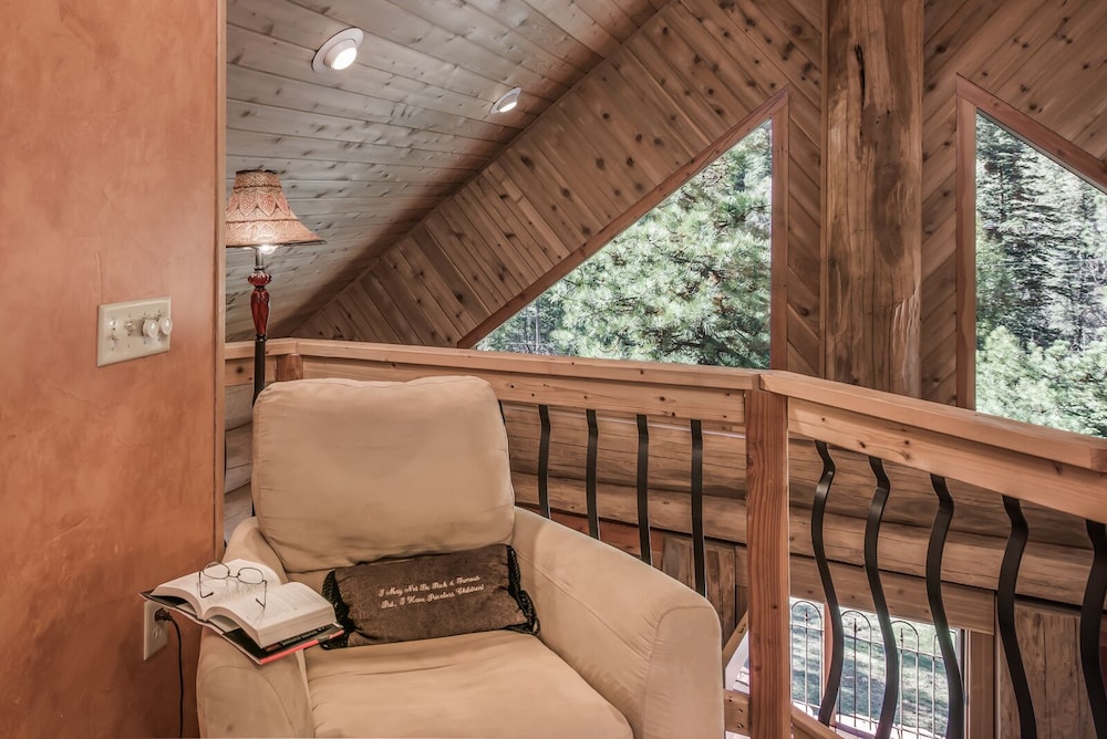 Bear Foot Lodge view 4