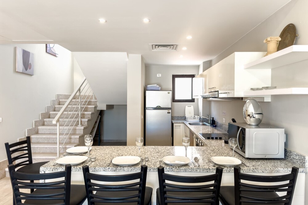 Posh & Eclectic 4 BDR Villa @ Fanadir Bay