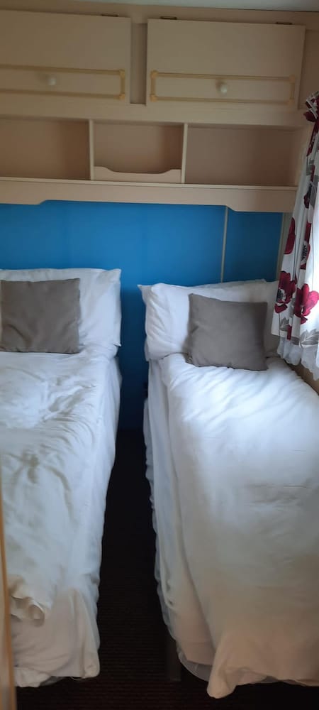 3 bed Caravan Approx 10 Mins From Beach Bill 1 view 5