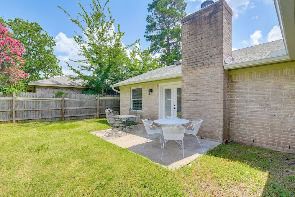 Golf & Get Outside - Family Home in Houston!