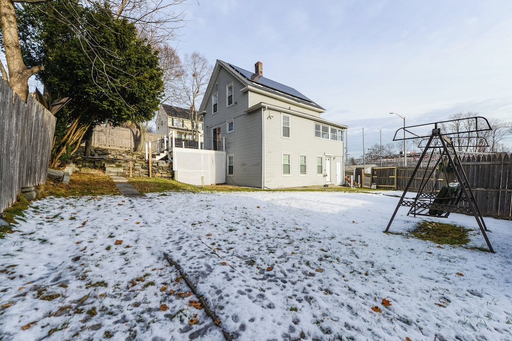 Home Near Skiing & Downtown Worcester