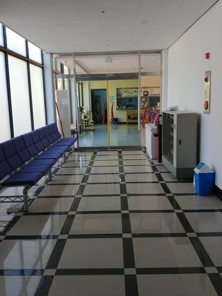 Geomunoreum Hostel