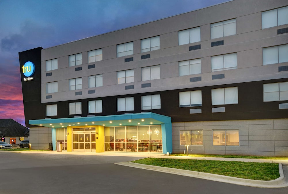 Gaylord Vacations - Tru By Hilton Gaylord, MI - Property Image 6