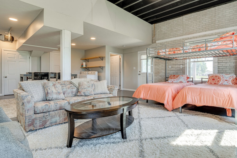 Pet-friendly Countryside Retreat in Whiteland!