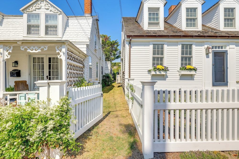 Walk to Beach: Charming Condo in Provincetown!