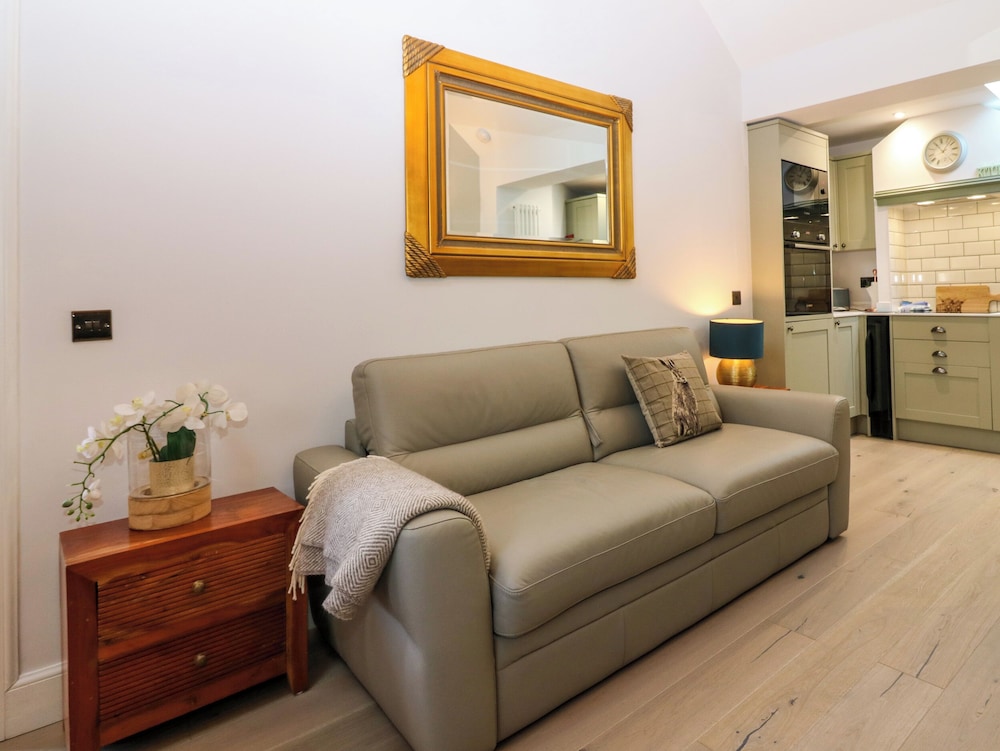 Lyne Cottage, The Retreat