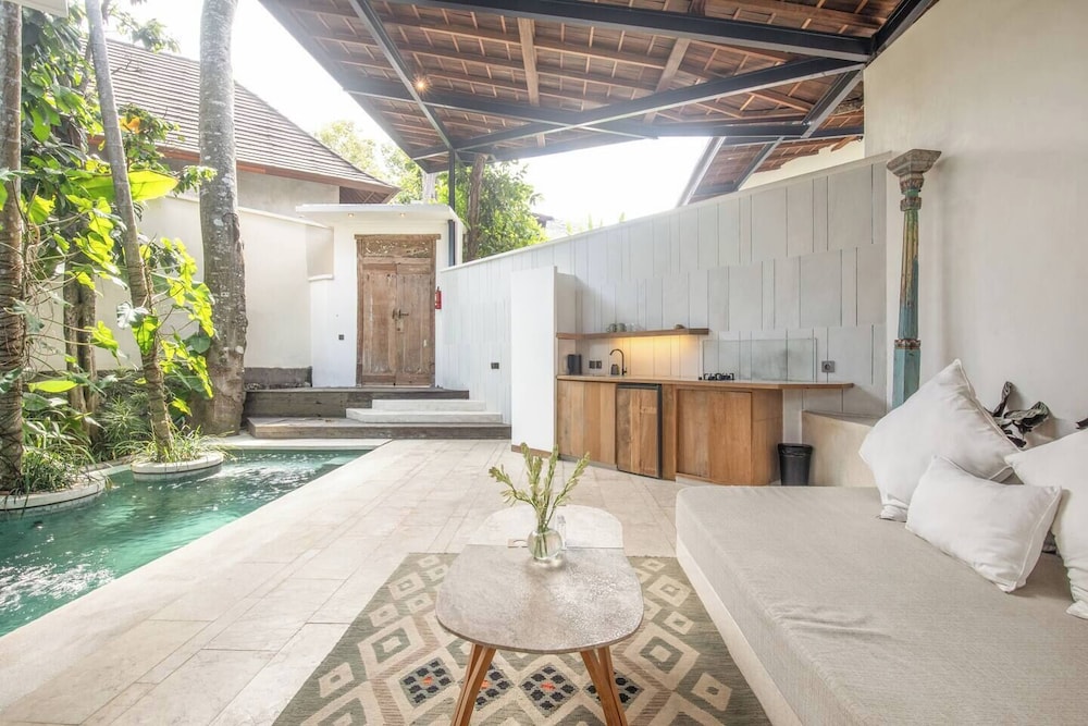 Stylish 1BR Villa With Pool, 800m to Canggu Beach