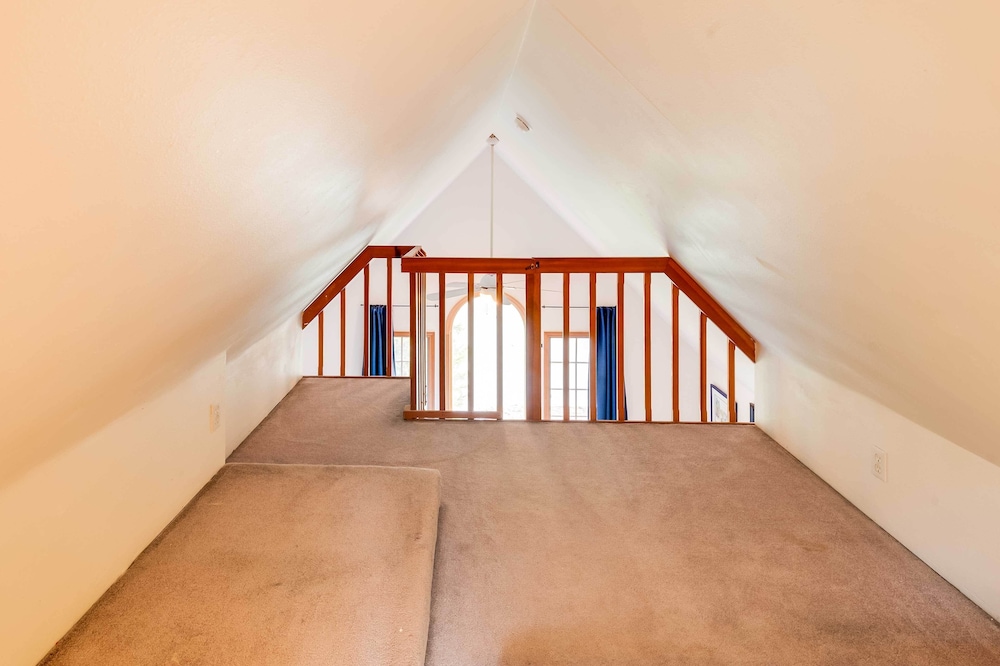 Juneau Vacations - Juneau Vacation Home: Stunning View  Beach Access - Property Image 14