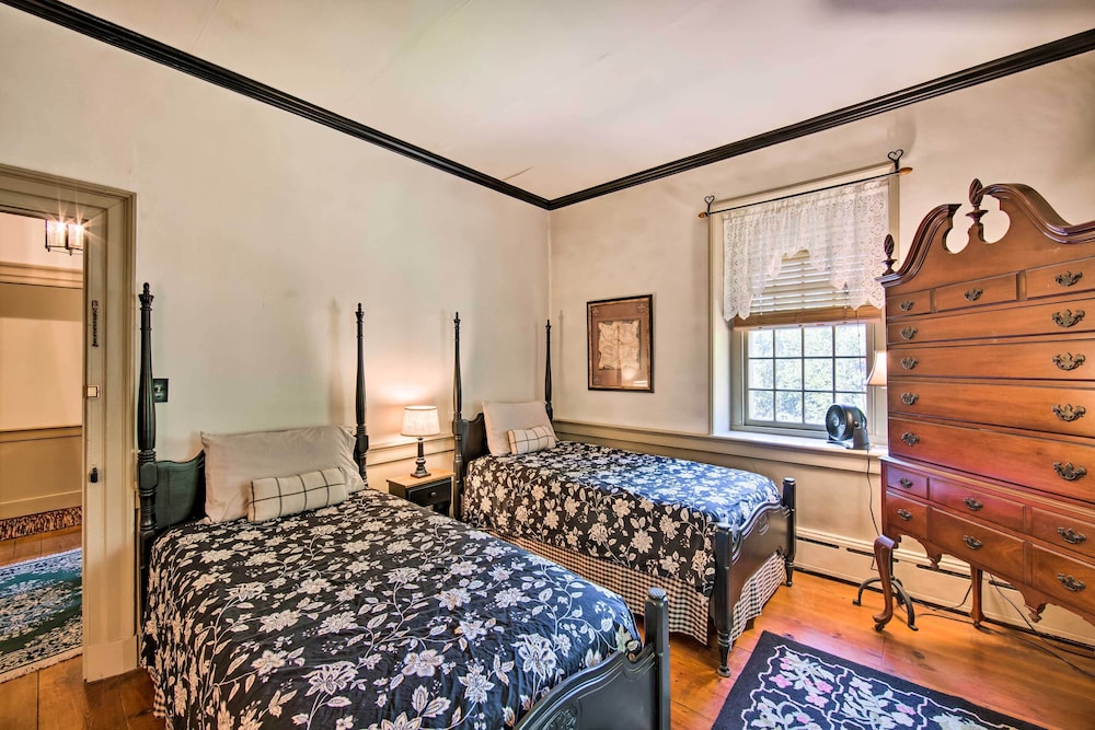 Beautiful Historic House In Amish Country view 3