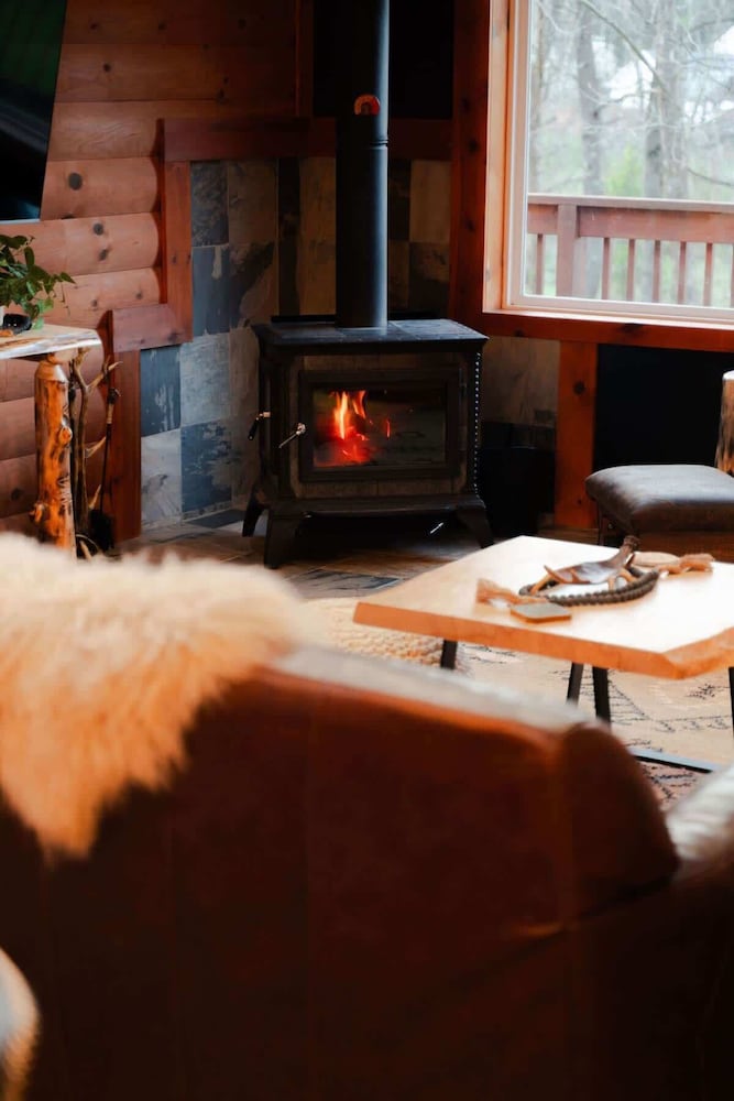 Cozy Cabin With Hot Tub - Near all in Hocking Hills