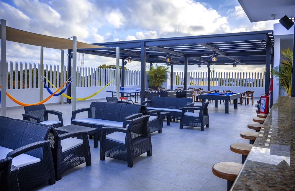 Nomads Party Hotel & Hostel