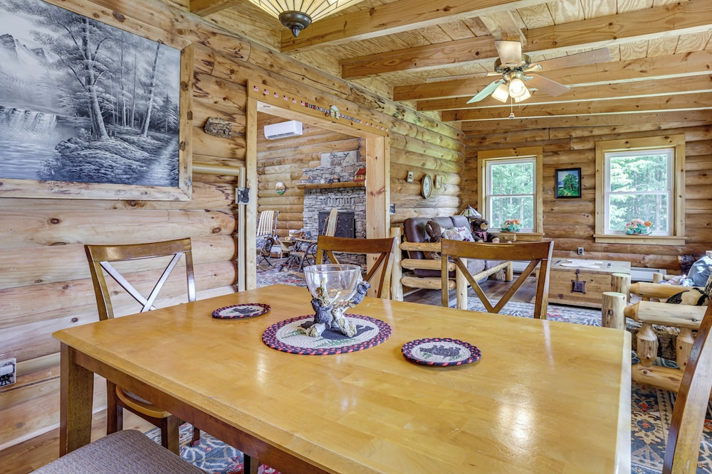 Hot Tub & Game Room: Deep Creek Winter Getaway