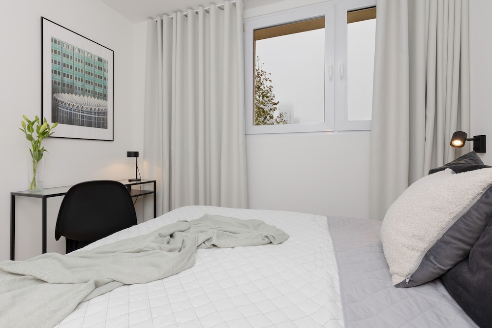 Cosy City Center Apartment by Renters view 3