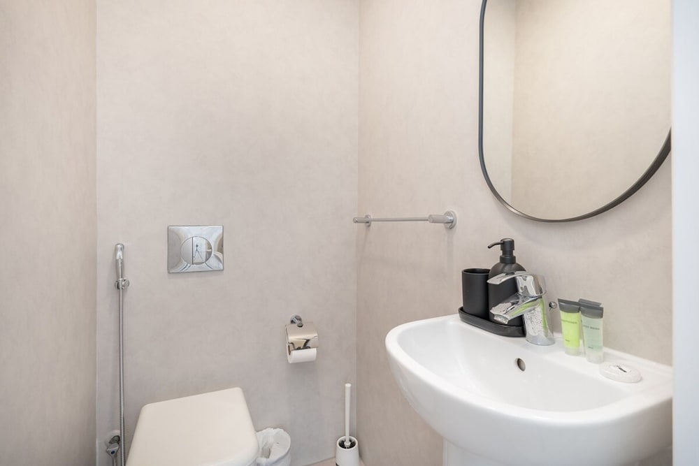 Peaceful and Airy 1-bedroom Apartment With the Palm Beach View