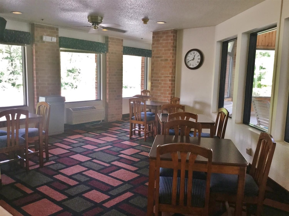 Capital O Amerihost Inn and Suites Fulton Hwy 54 MO