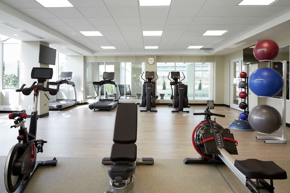 DoubleTree by Hilton Montreal Airport - Property Image 38