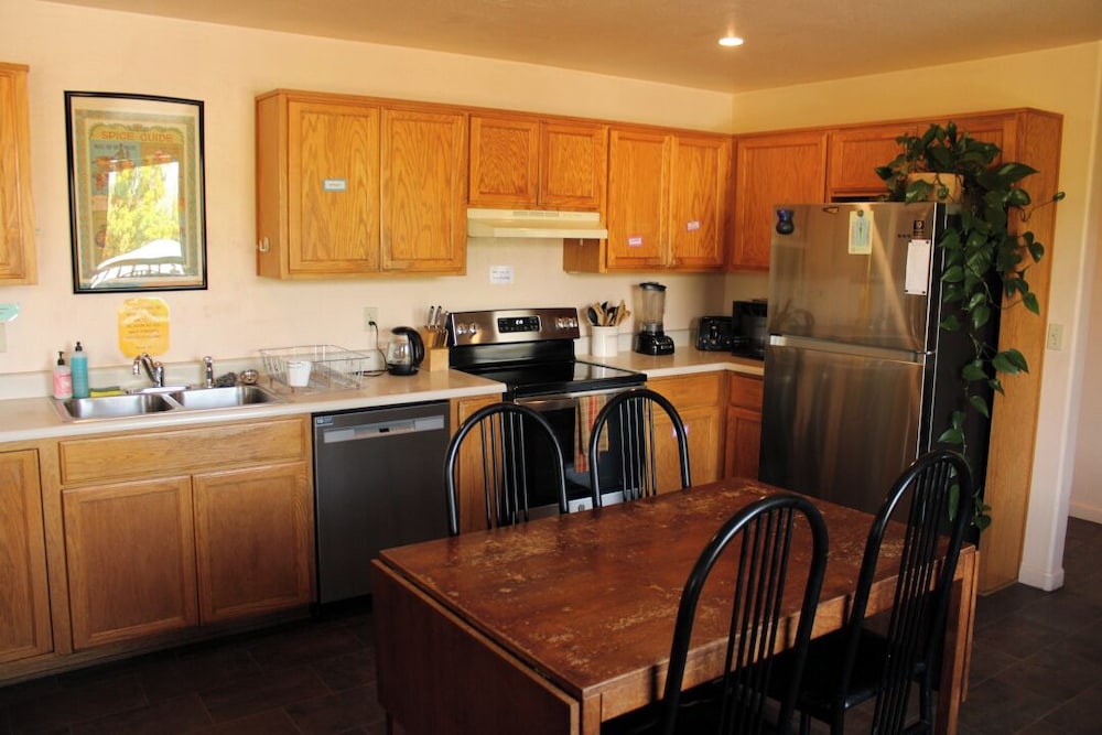 Ashland Vacations - Ashland Commons Hostel - Property Image 8