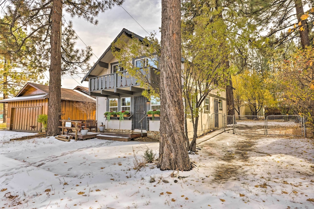 3 Mi to Big Bear Lake & Village: Home w/ Balcony view 4