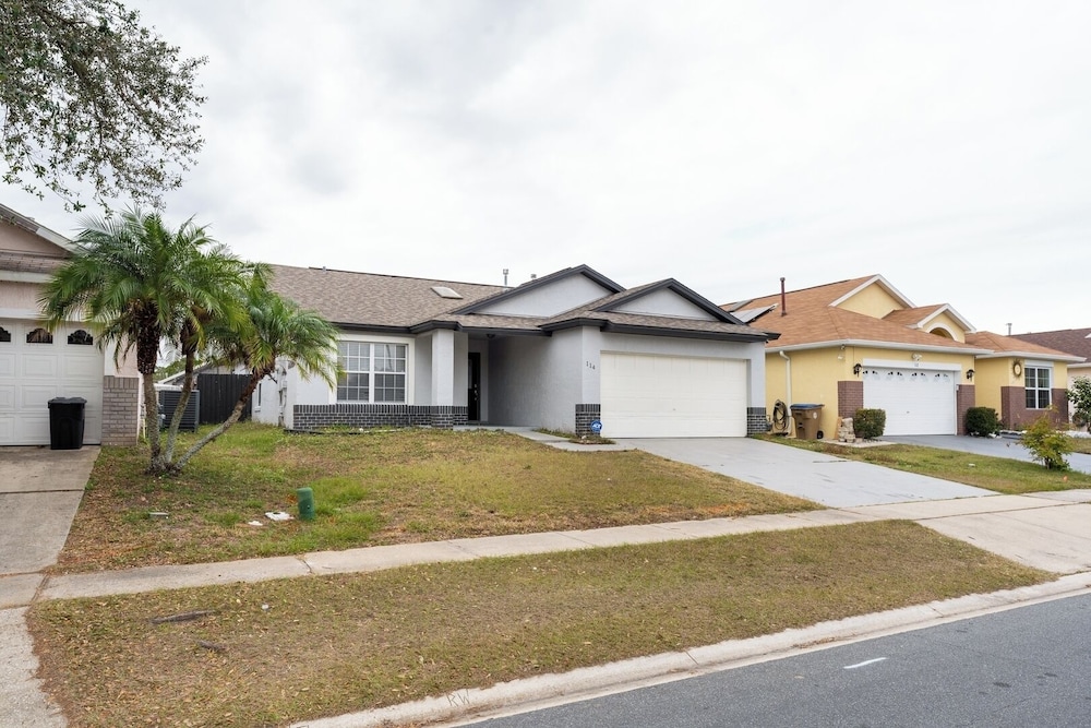 Heated Pool & Bathtub 4BR Near Disney