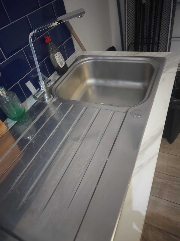 AWESOME 1 Bedroom Flat in Doncaster 2 view 4