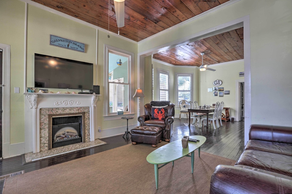 Historic Galveston Hideaway, Walk to the Beach!