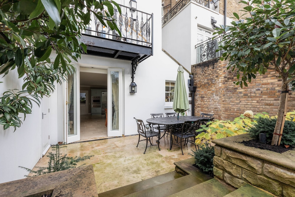 Earl's Court Square XI by Onefinestay