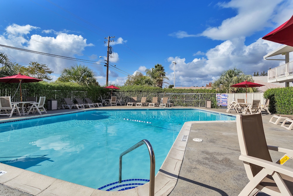 Motel 6 – Santa Rosa, CA - South